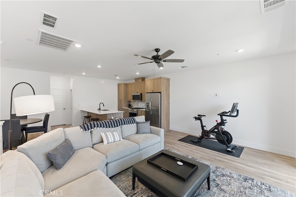579 N Adler Property Photo 4