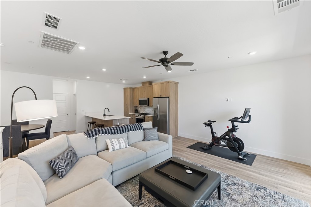 579 N Adler Property Photo 4