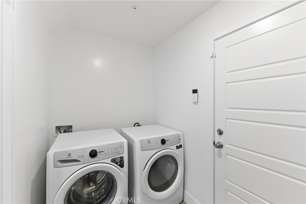 579 N Adler Property Photo 18
