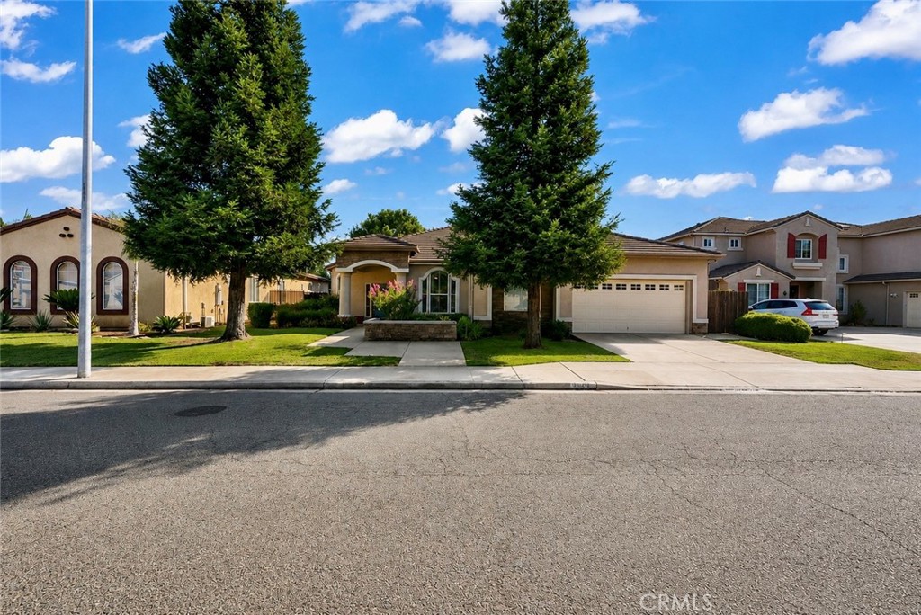 9514 N Larkspur Avenue Property Photo 1