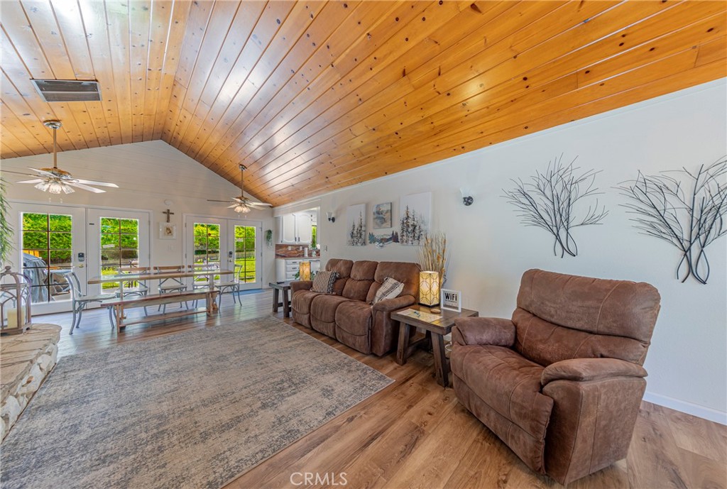 42395 Maples Lane Property Photo 6