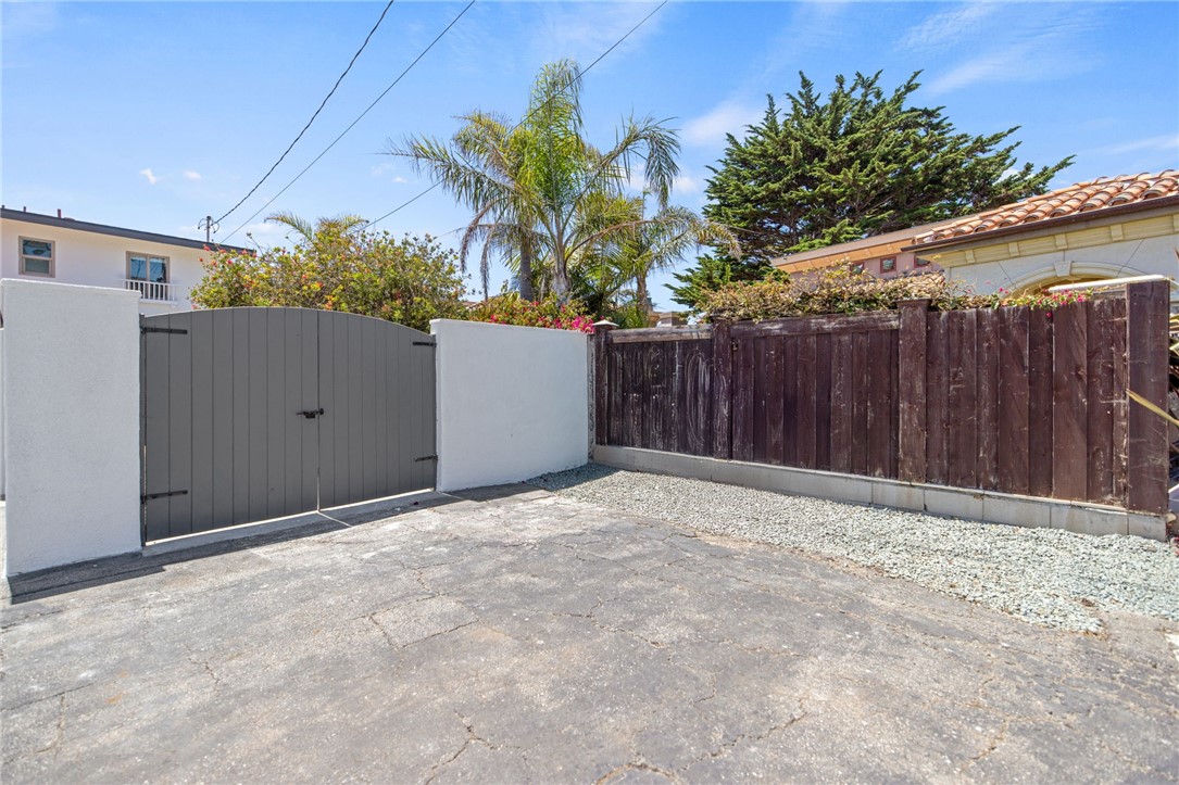 534 Pacific Property Photo 5