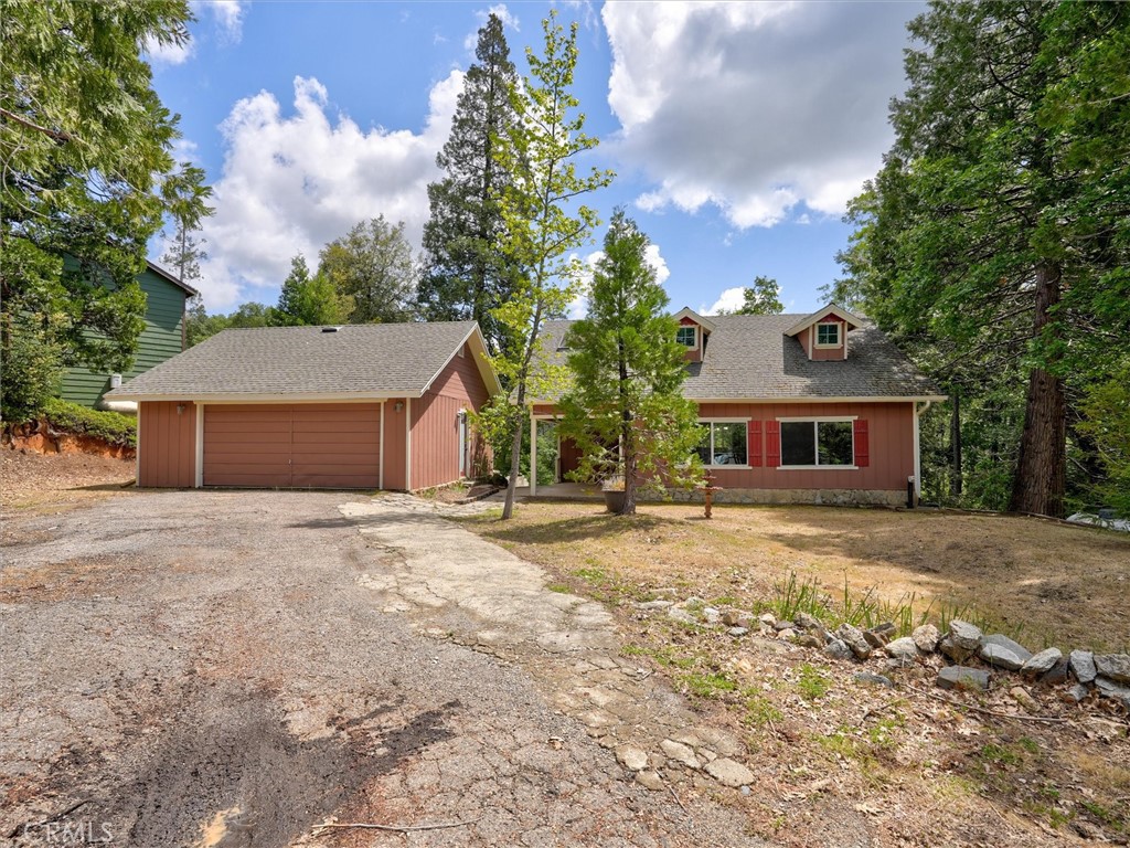60036 Cascadel Dr S Property Photo 2