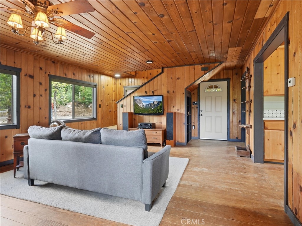60036 Cascadel Dr S Property Photo 7