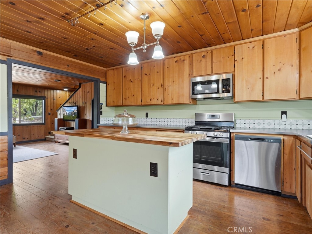 60036 Cascadel Dr S Property Photo 14