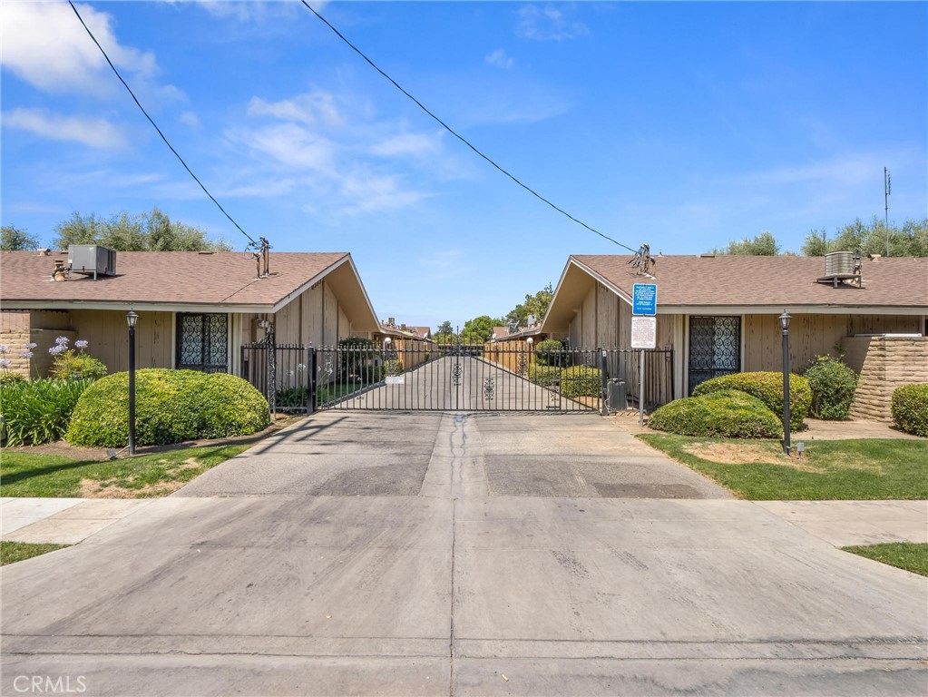 3749 N Fruit C Property Photo 4