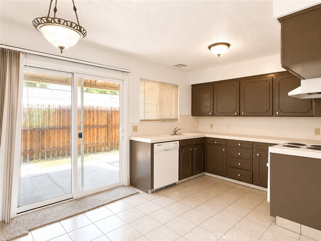 3749 N Fruit C Property Photo 10