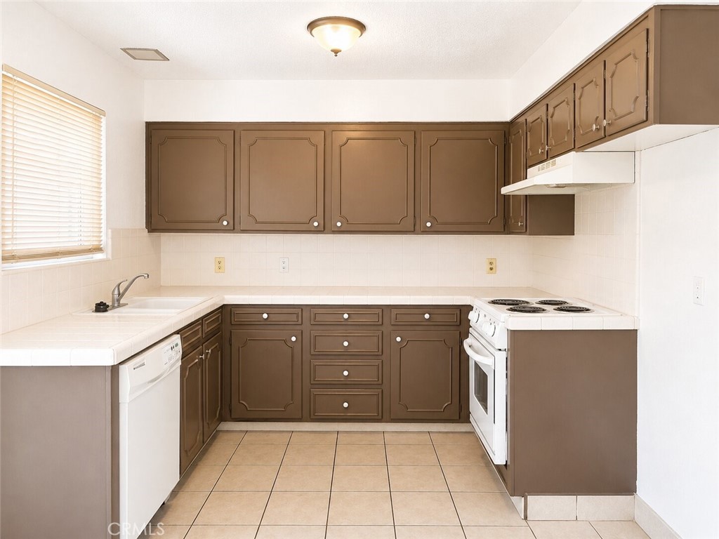 3749 N Fruit C Property Photo 11