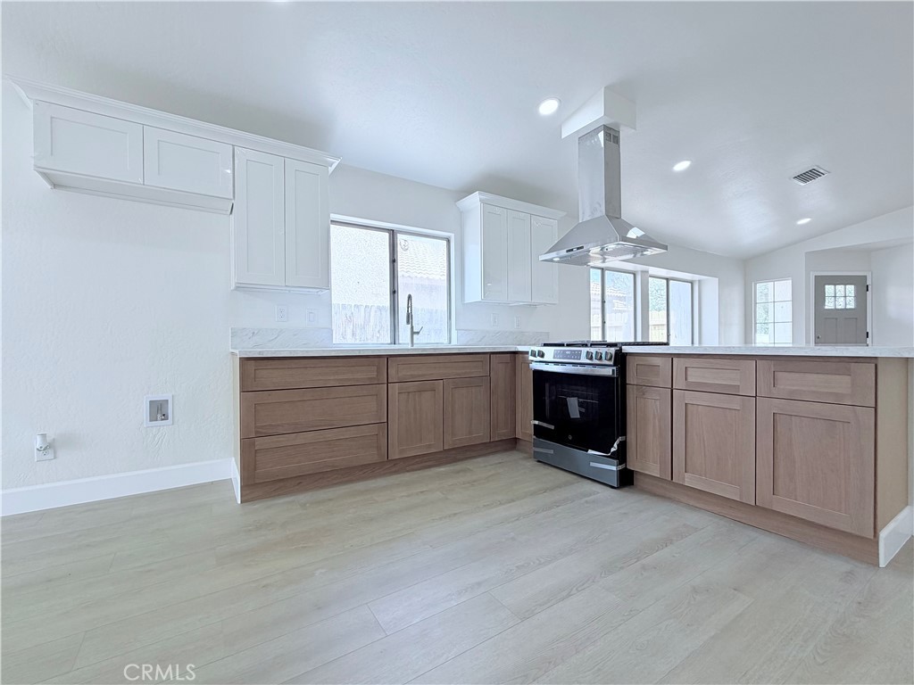 518 E Avenue J11 Property Photo 10