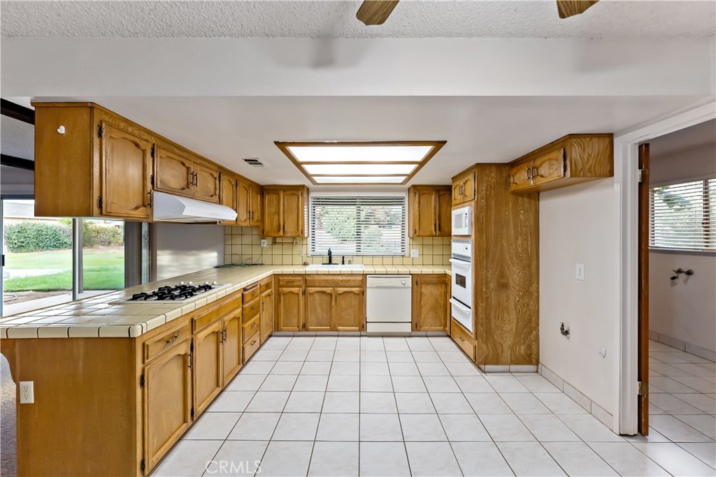 12165 Caron Property Photo 9