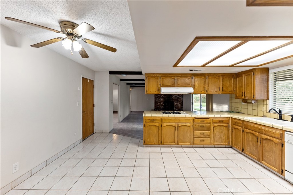 12165 Caron Property Photo 10