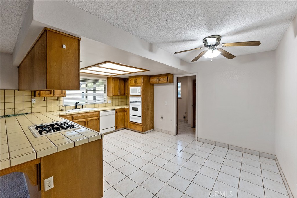 12165 Caron Property Photo 11