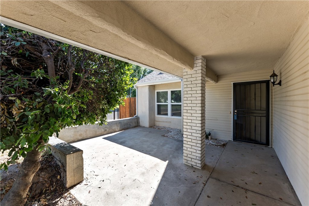 2521 N Selland Avenue Property Photo 3