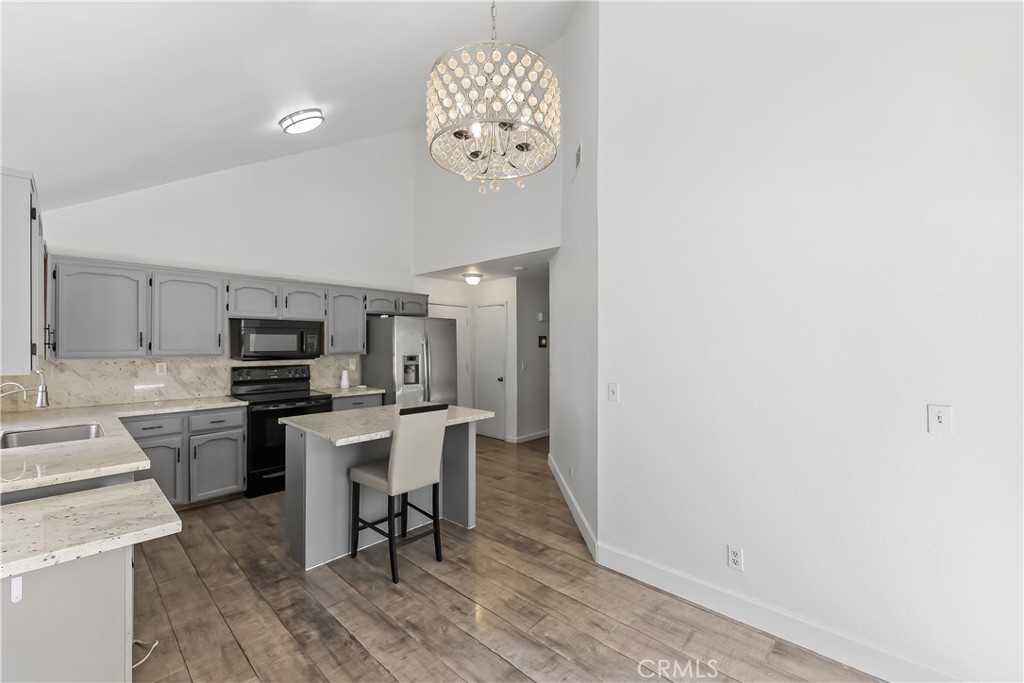 2521 N Selland Avenue Property Photo 8