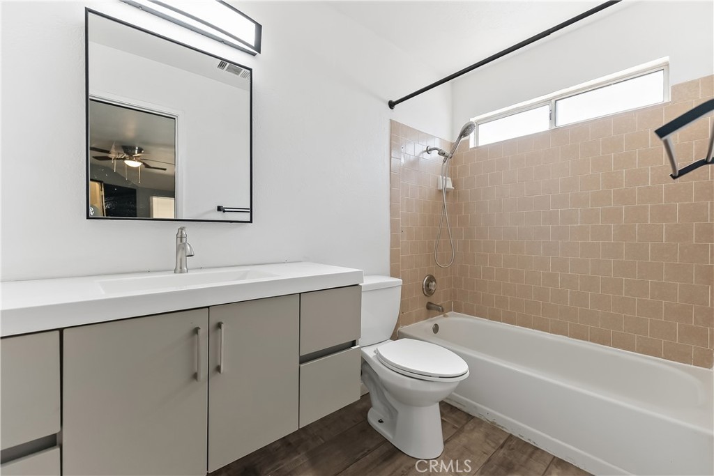 2521 N Selland Avenue Property Photo 20