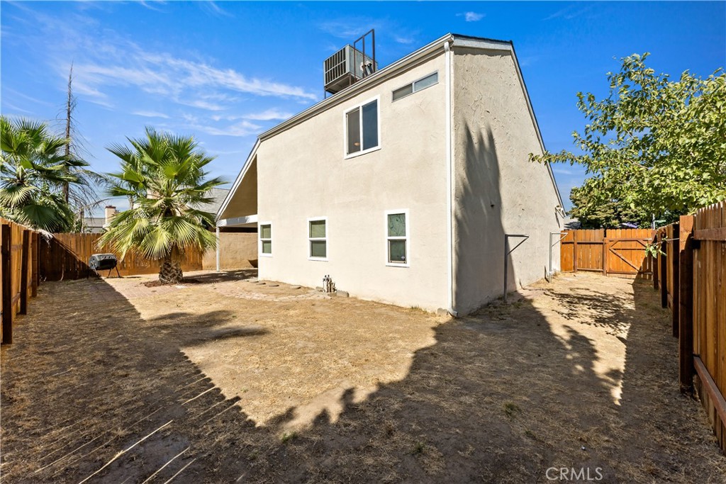 2521 N Selland Avenue Property Photo 22