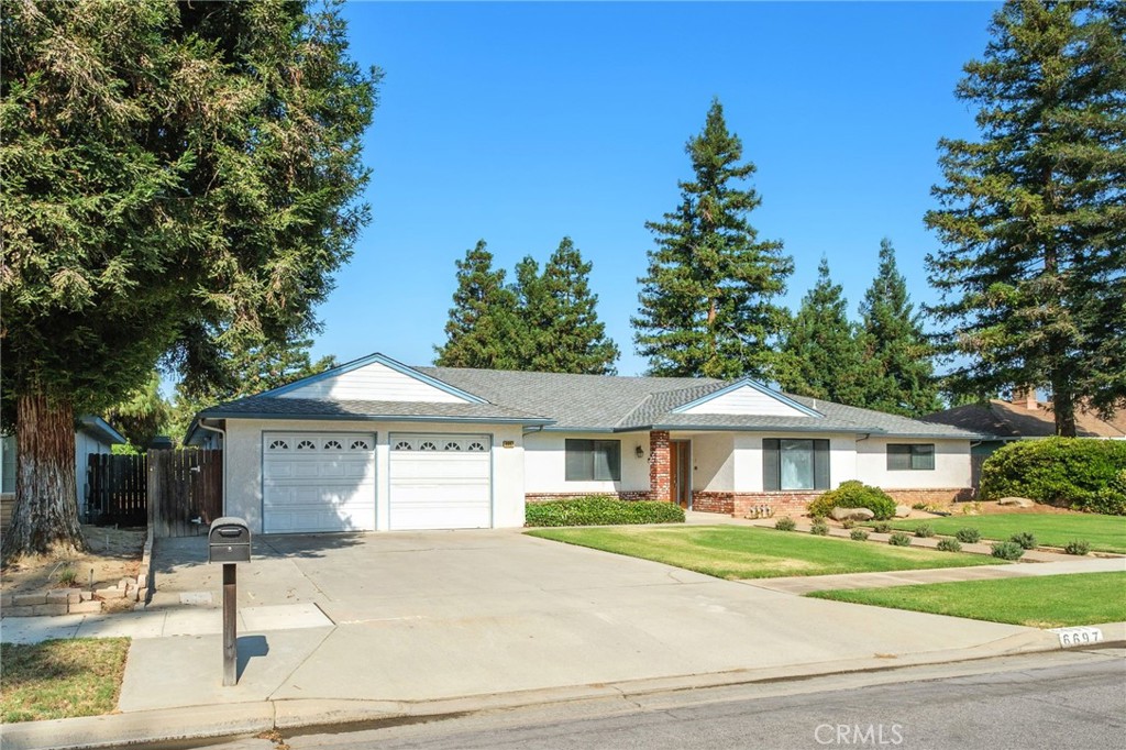 6697 N Teilman Property Photo 3
