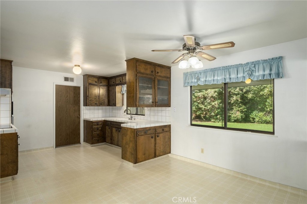 6697 N Teilman Property Photo 12
