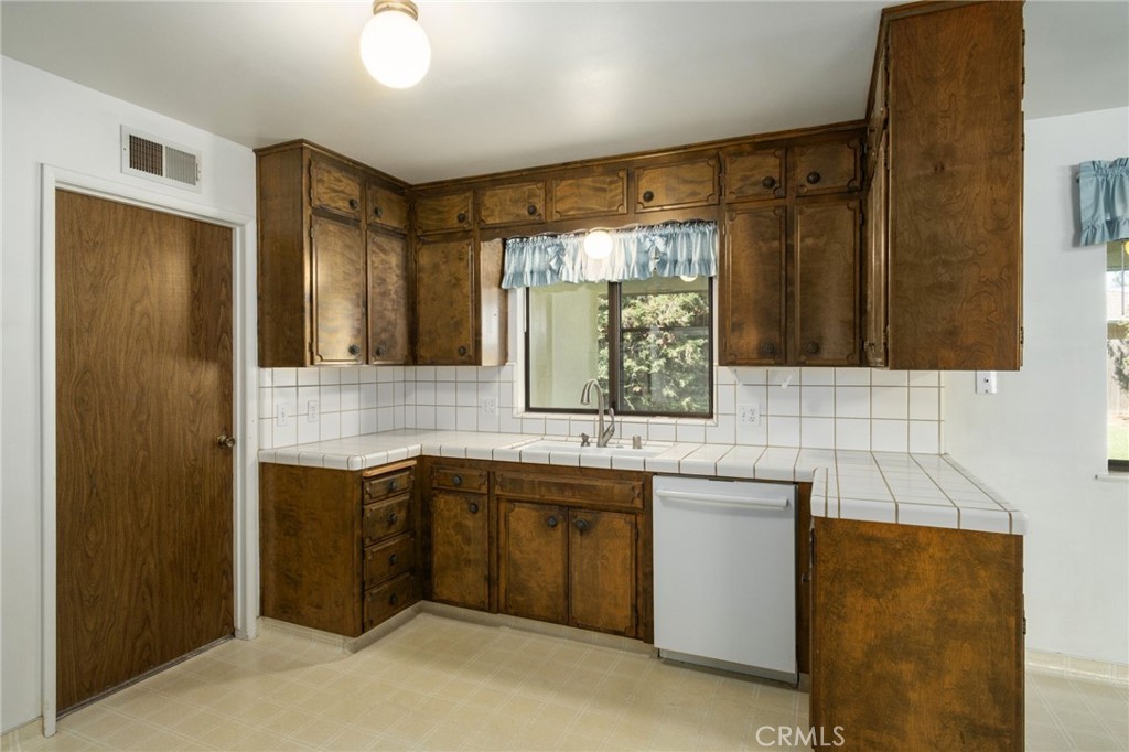 6697 N Teilman Property Photo 15