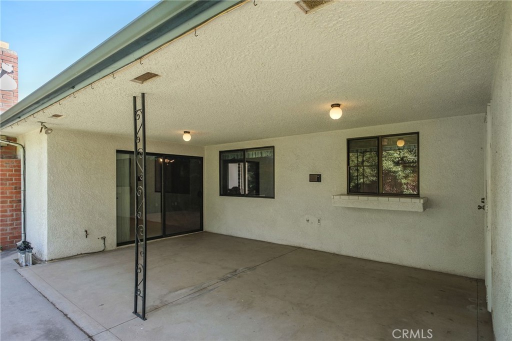 6697 N Teilman Property Photo 28