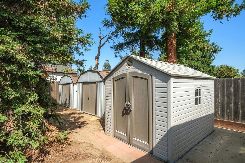 6697 N Teilman Property Photo 32