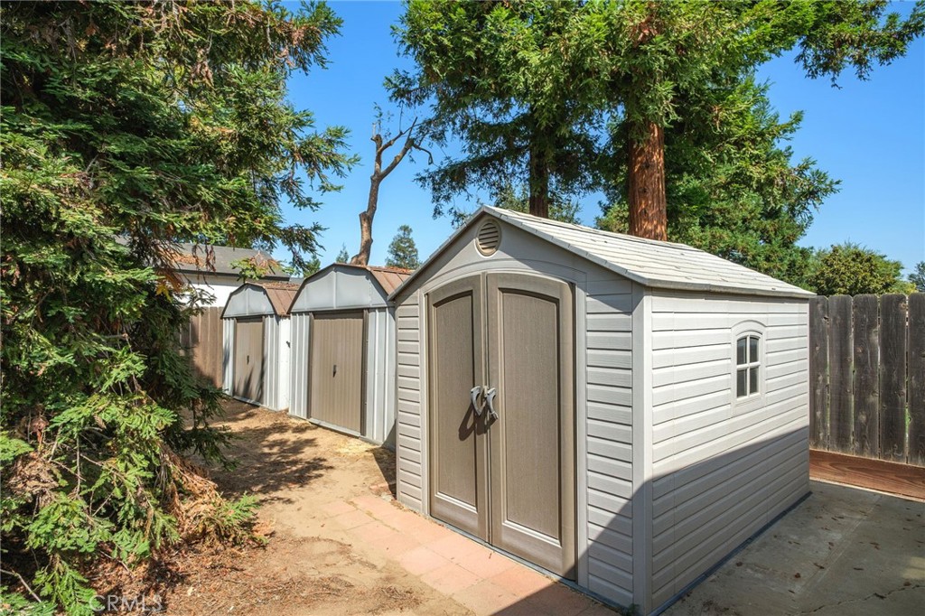 6697 N Teilman Property Photo 32
