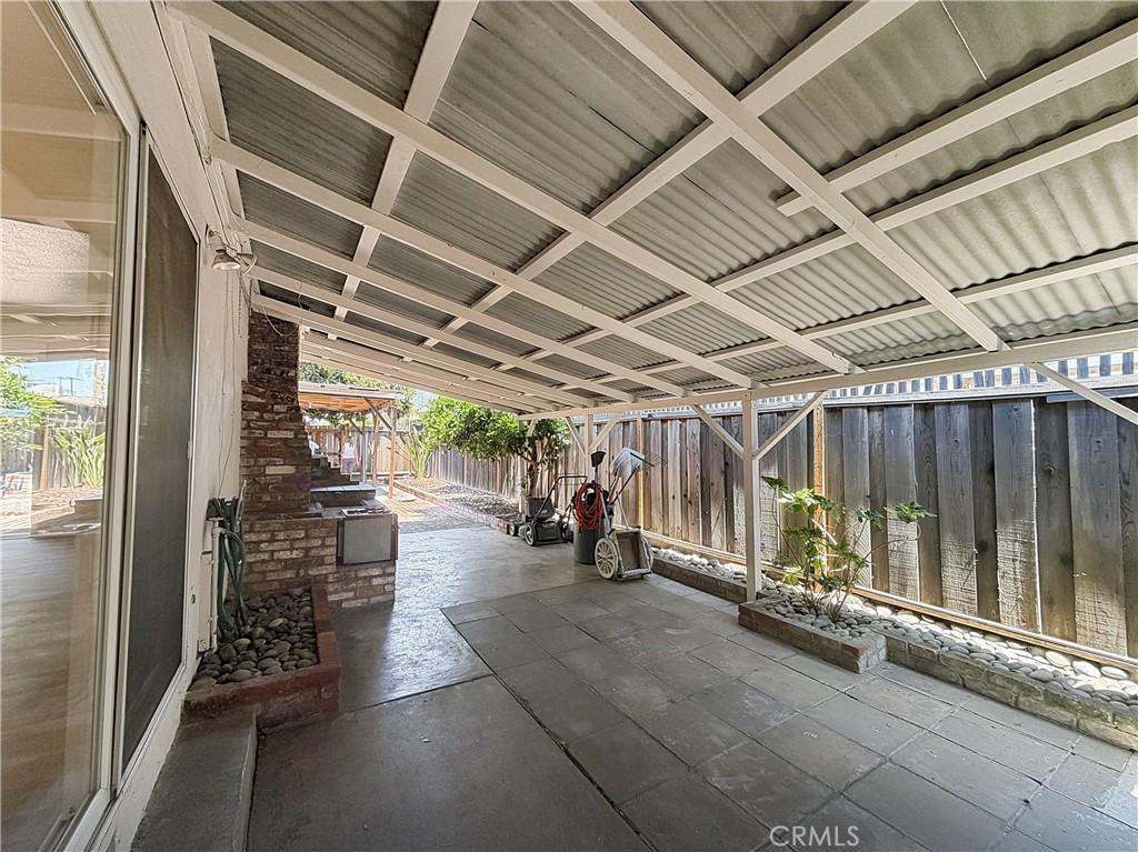 441 W 10th Property Photo 34