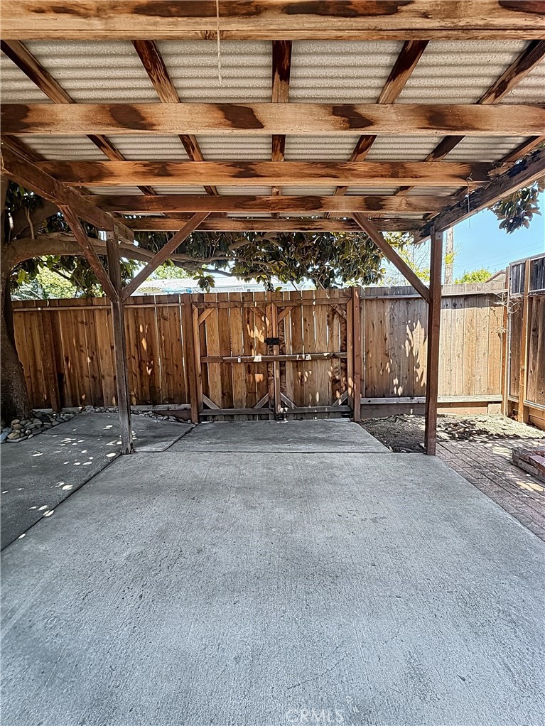 441 W 10th Property Photo 36