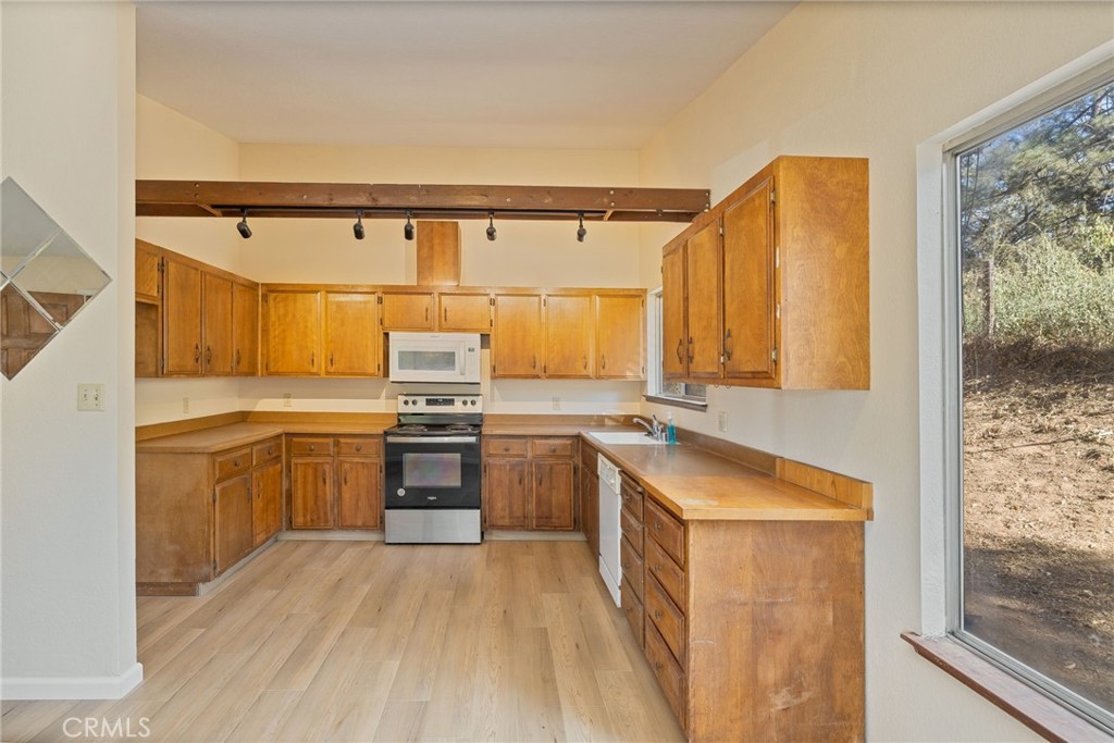 49832 Pierce Property Photo 7