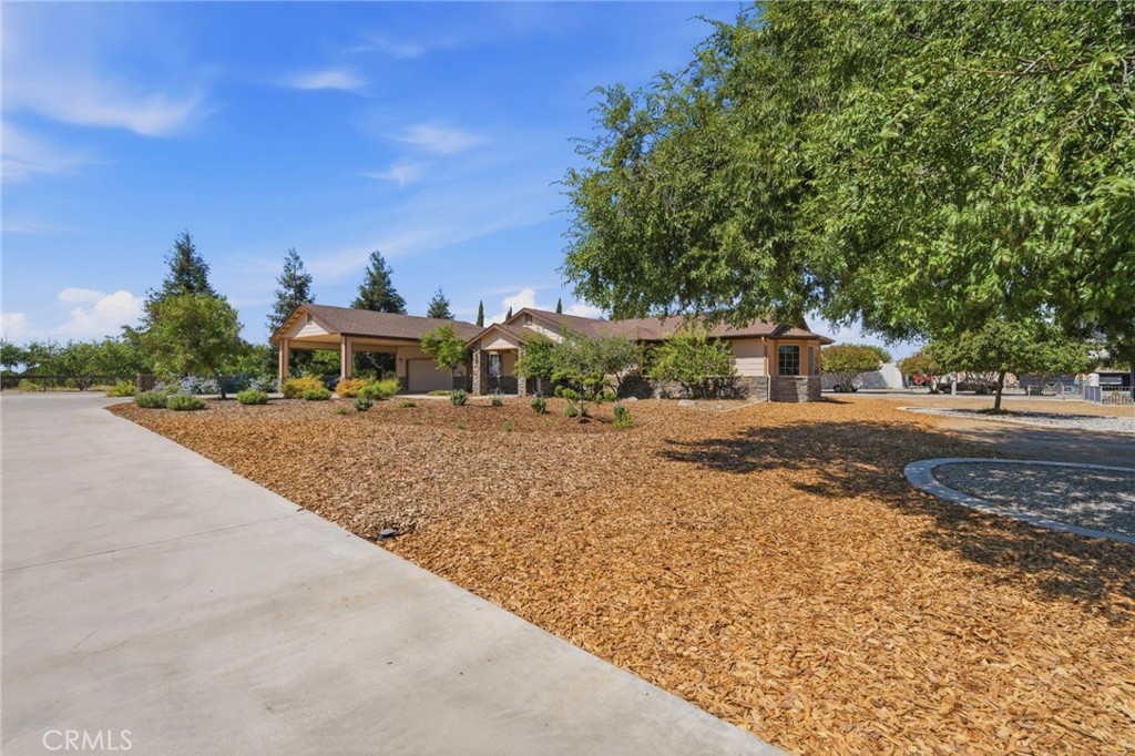 597 Crawford Property Photo 4