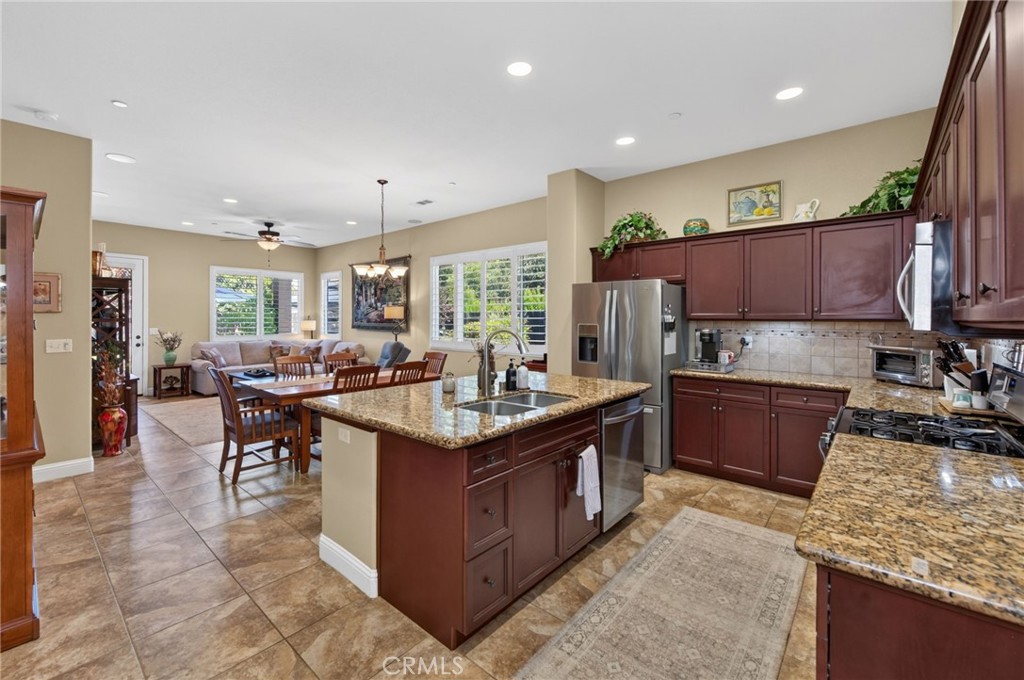 3745 Robinwood Property Photo 4