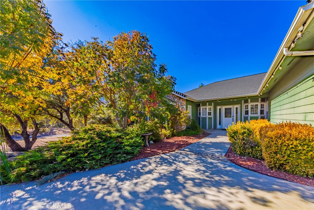 41282 Singing Hills Property Photo 3