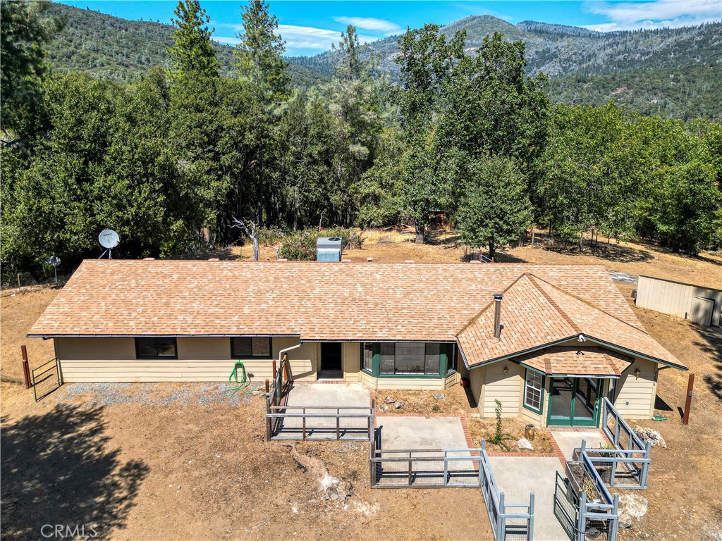43696 Whispering Pines Drive Property Photo 3
