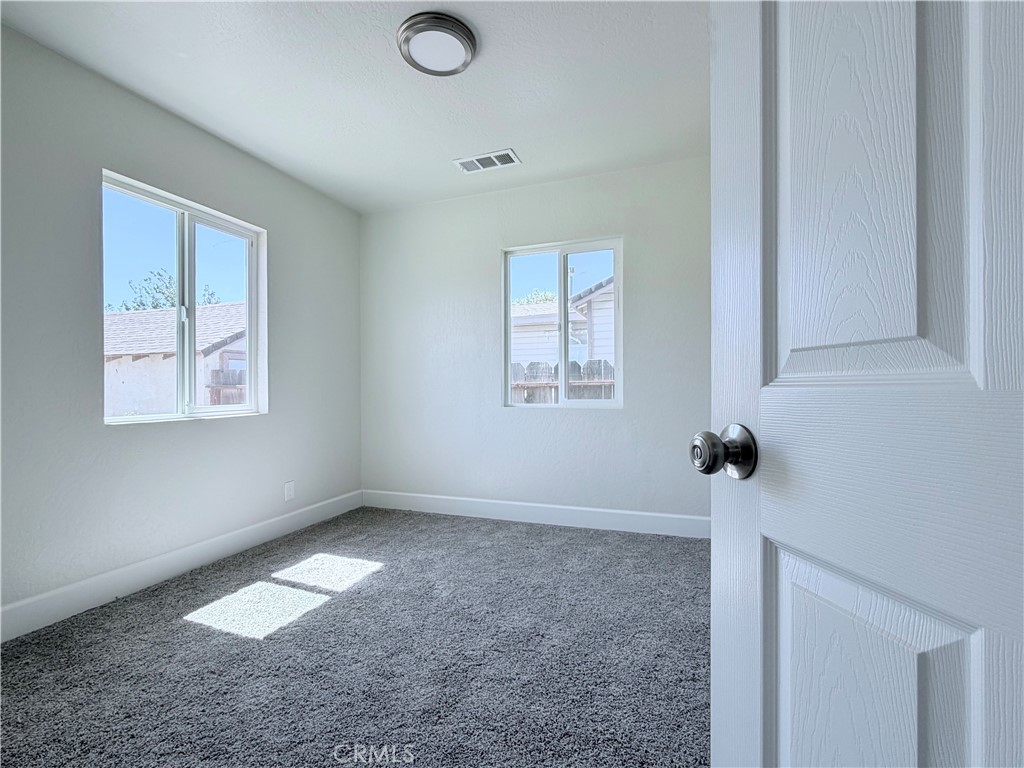 736 W 9th Property Photo 12