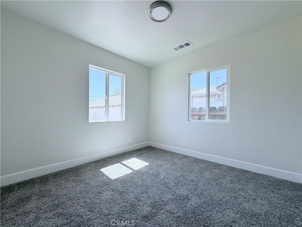 736 W 9th Property Photo 13