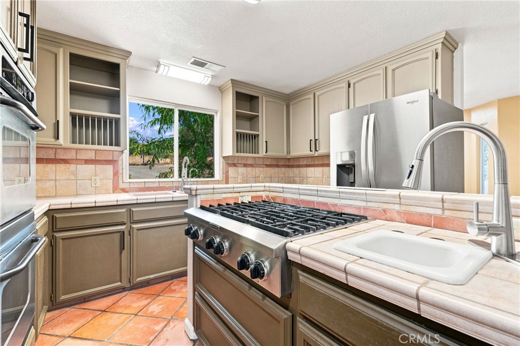 1184 Elwood Property Photo 3