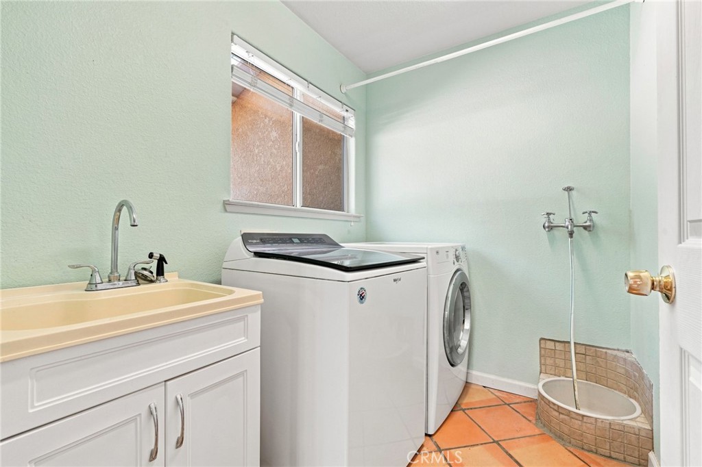 1184 Elwood Property Photo 28
