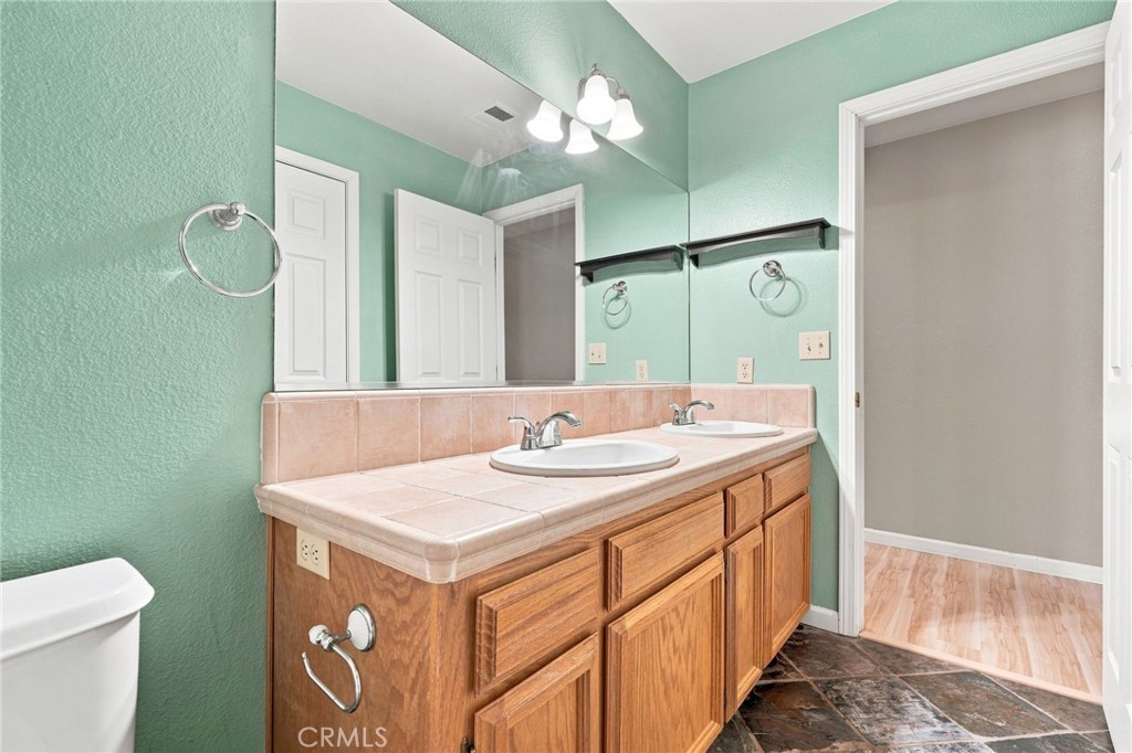 1184 Elwood Property Photo 38