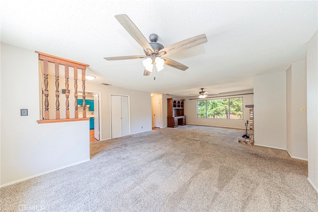 45453 N Oakview Property Photo 4