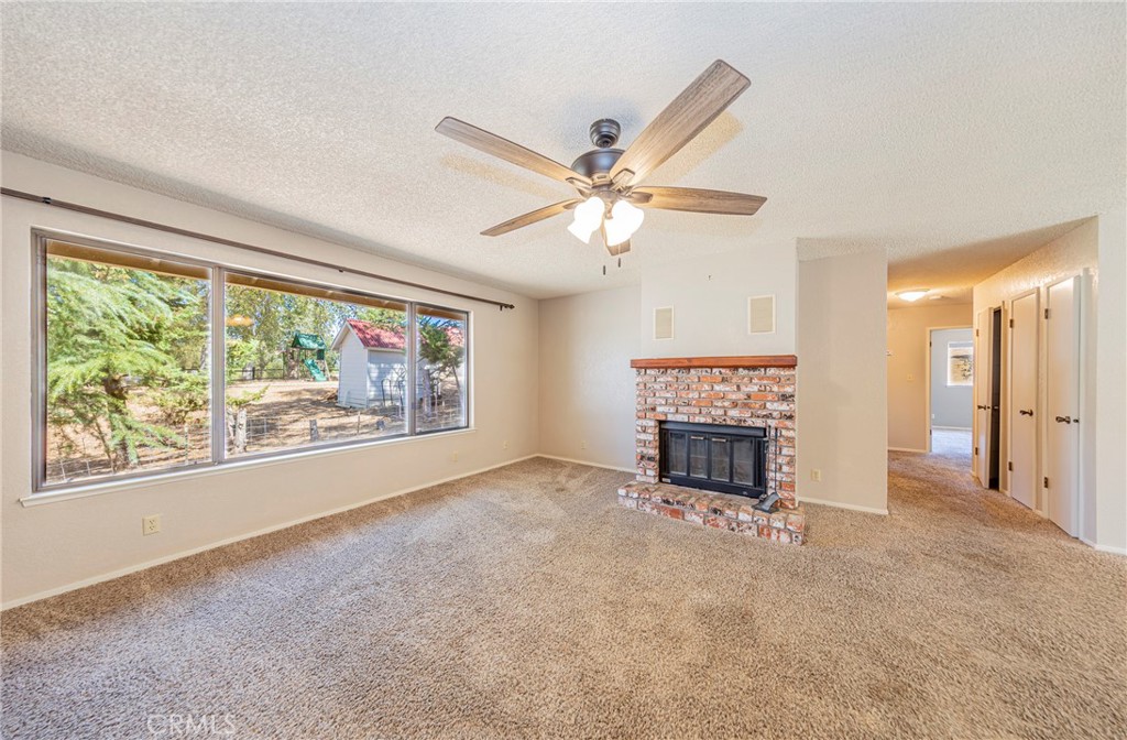 45453 N Oakview Property Photo 5