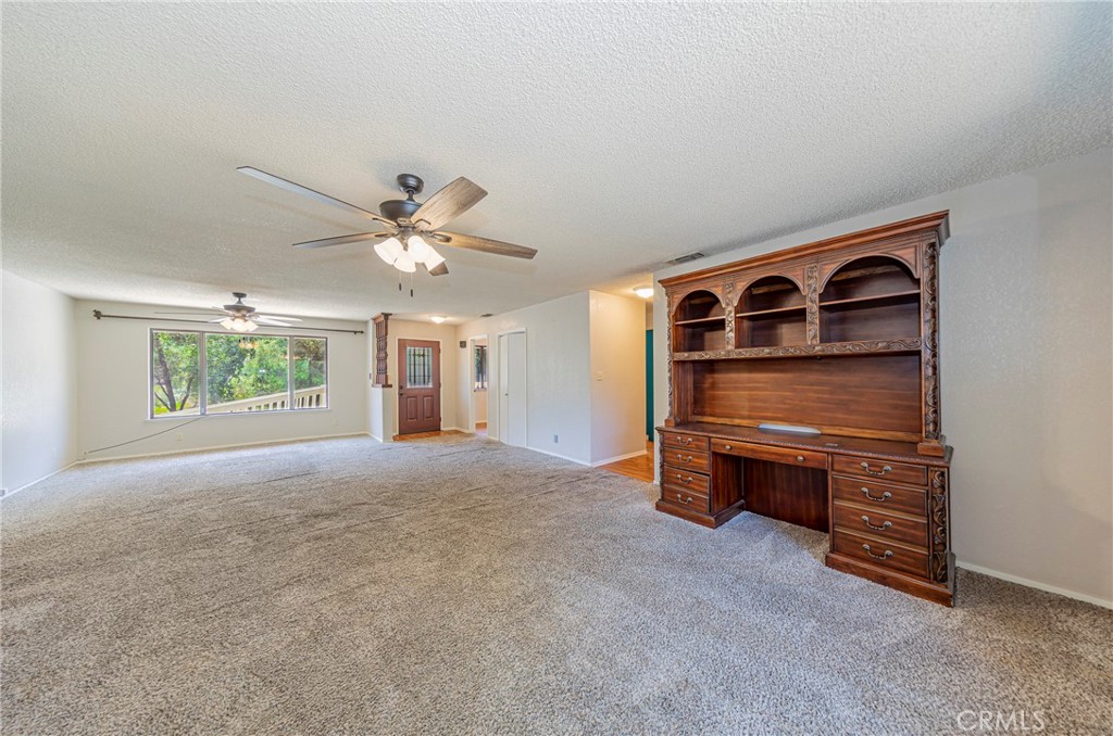 45453 N Oakview Property Photo 6