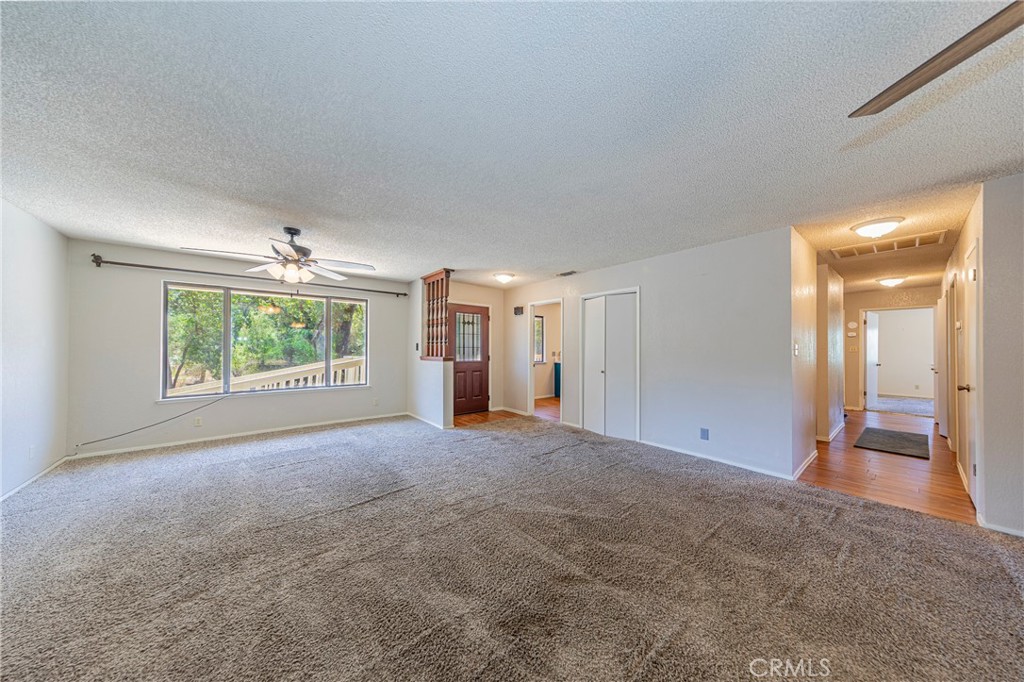 45453 N Oakview Property Photo 7