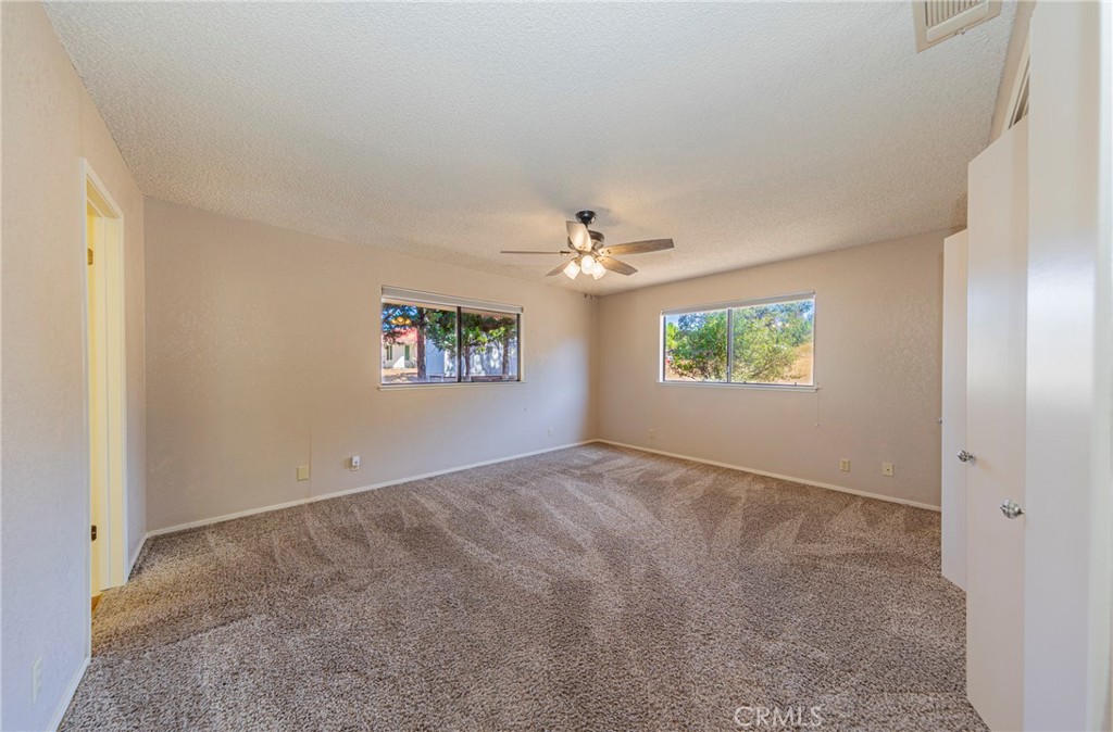 45453 N Oakview Property Photo 11