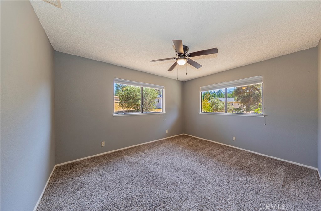 45453 N Oakview Property Photo 17