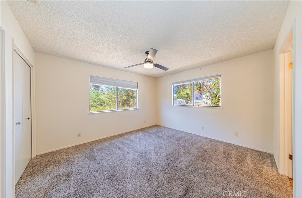 45453 N Oakview Property Photo 32
