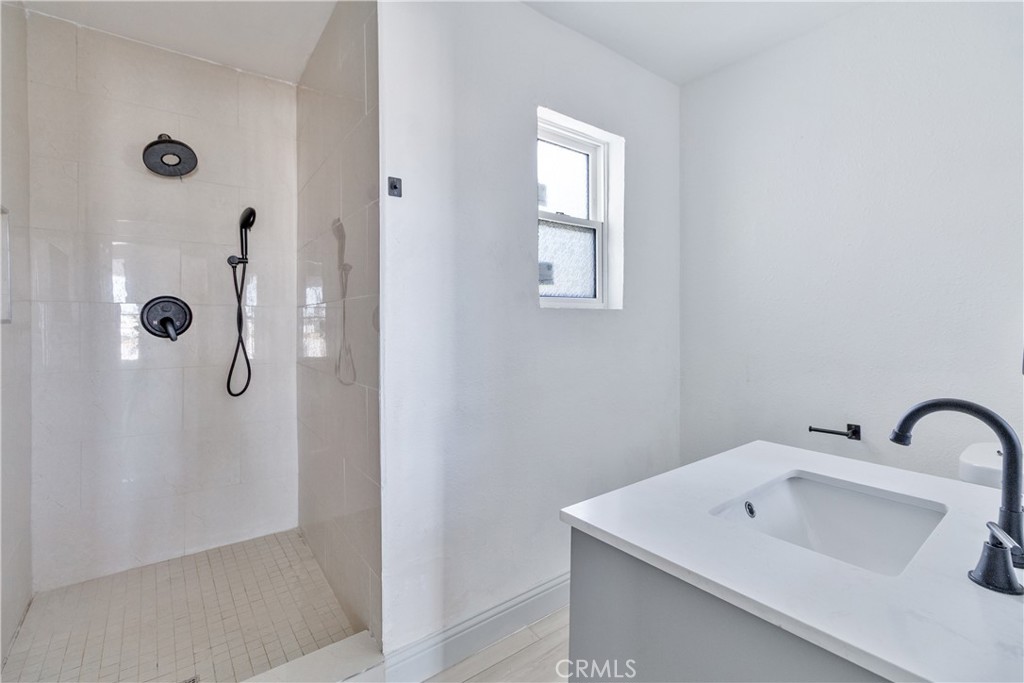 815 E 5th Property Photo 38