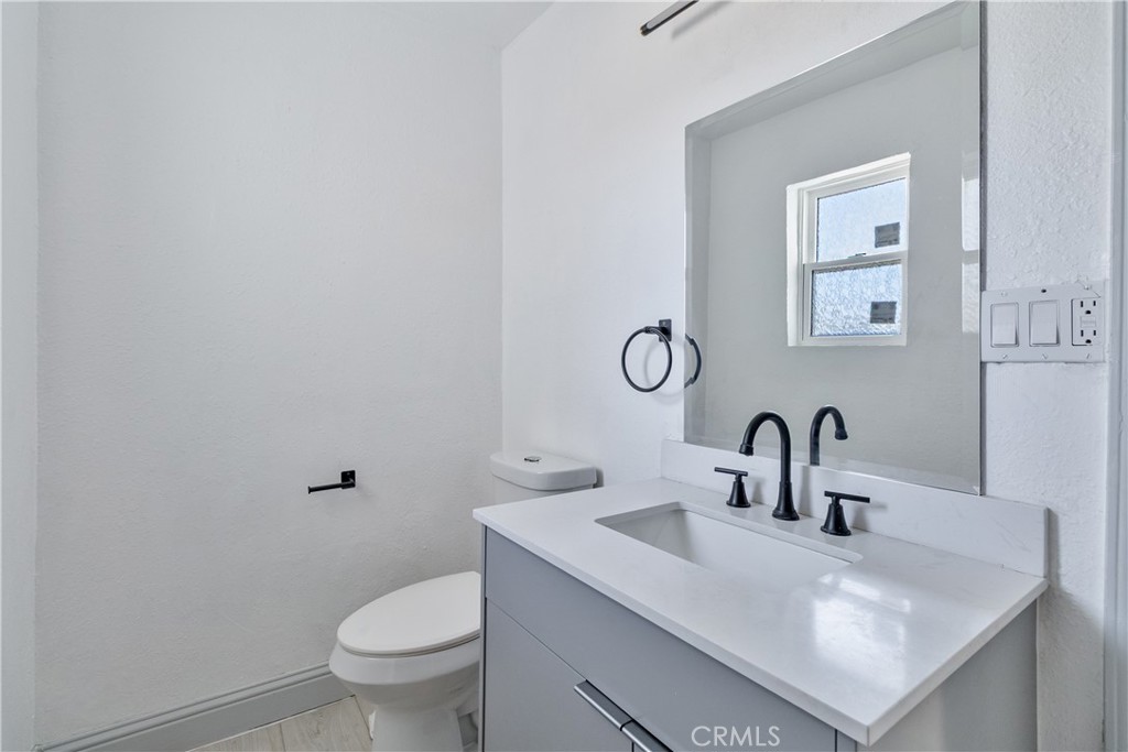 815 E 5th Property Photo 39