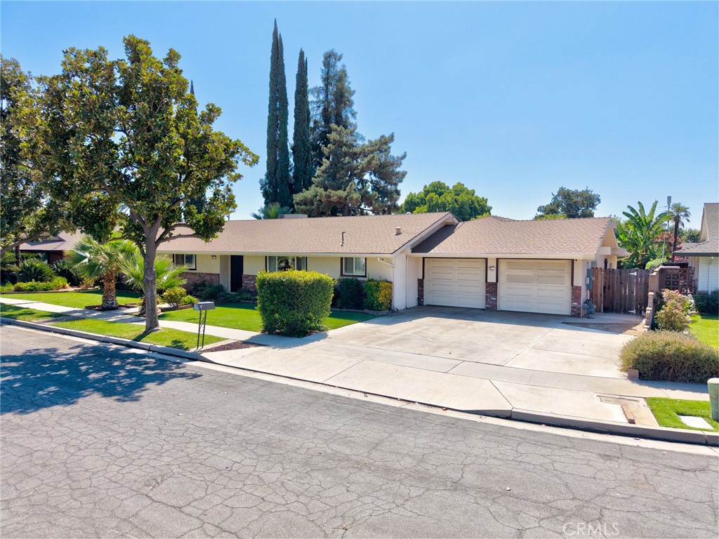 5170 E Huntington Property Photo 6