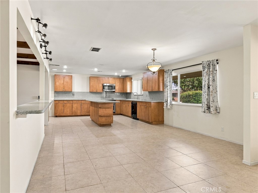5170 E Huntington Property Photo 10