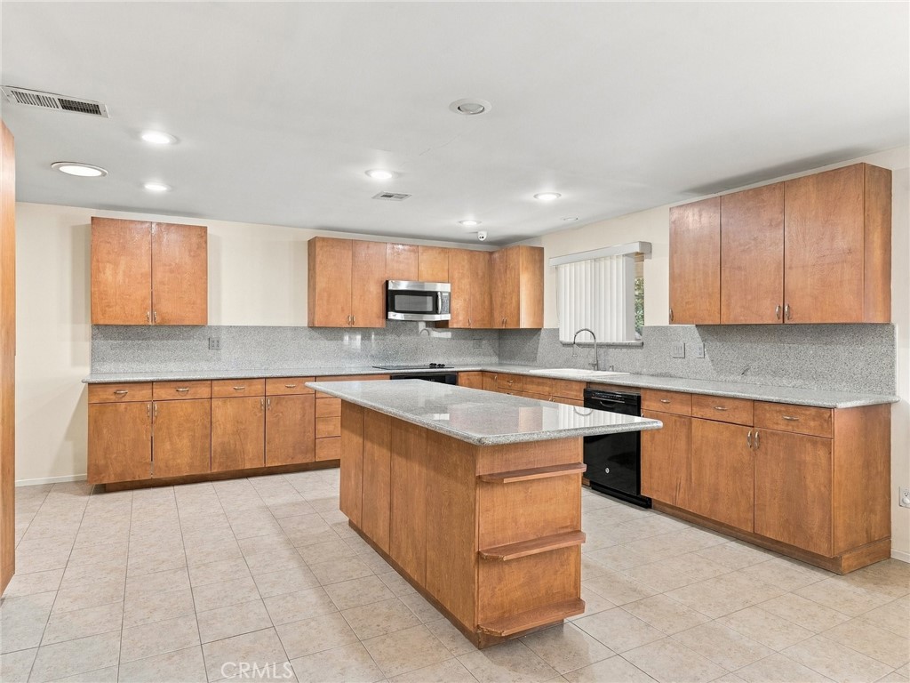 5170 E Huntington Property Photo 12